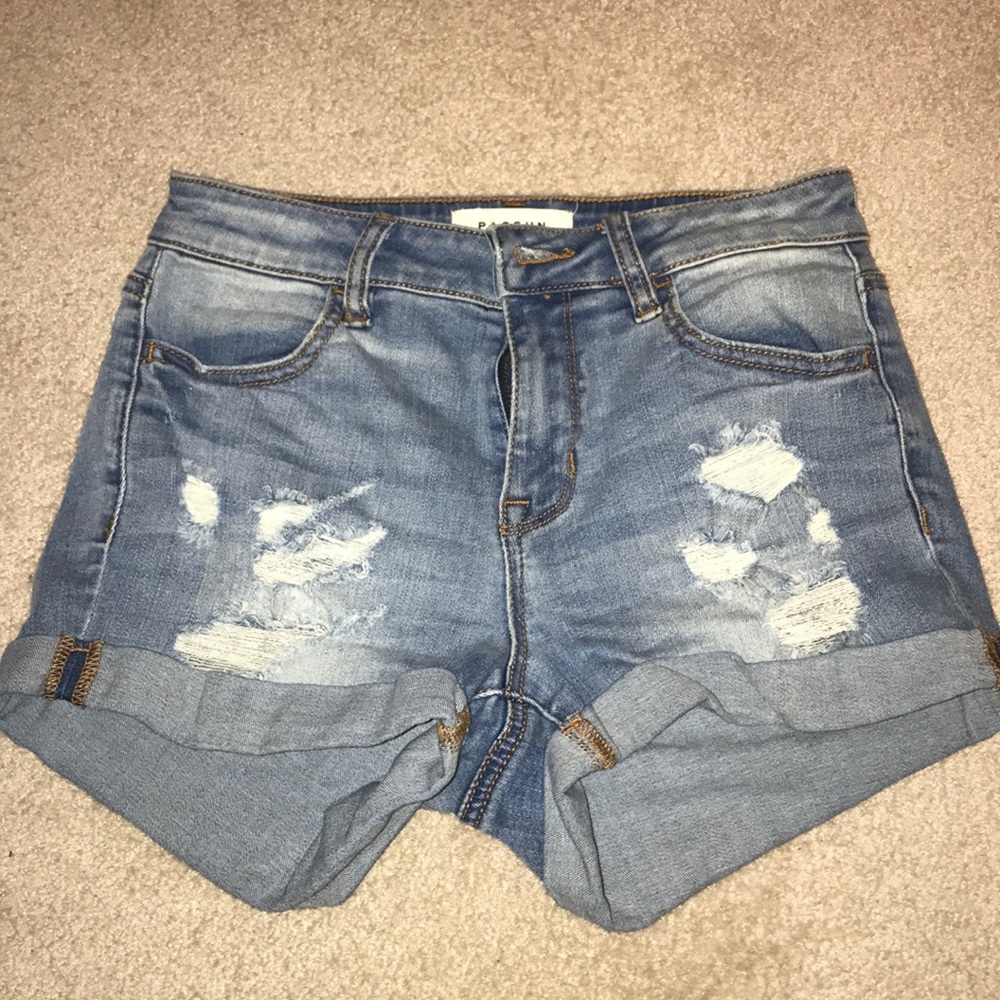 PACSUN light wash jean shorts. super stretch!